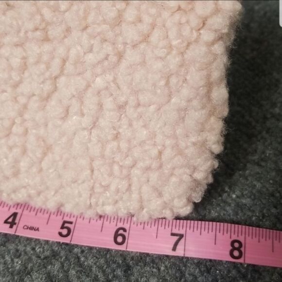 Pink Fuzzy and furry Ipsy small wristlet new - Picture 2 of 5